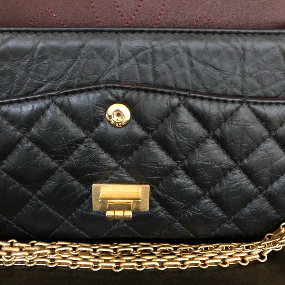 Classic and iconic Chanel reissue 2.55 in black calf leather. Like new condition - Picture 5 of 11